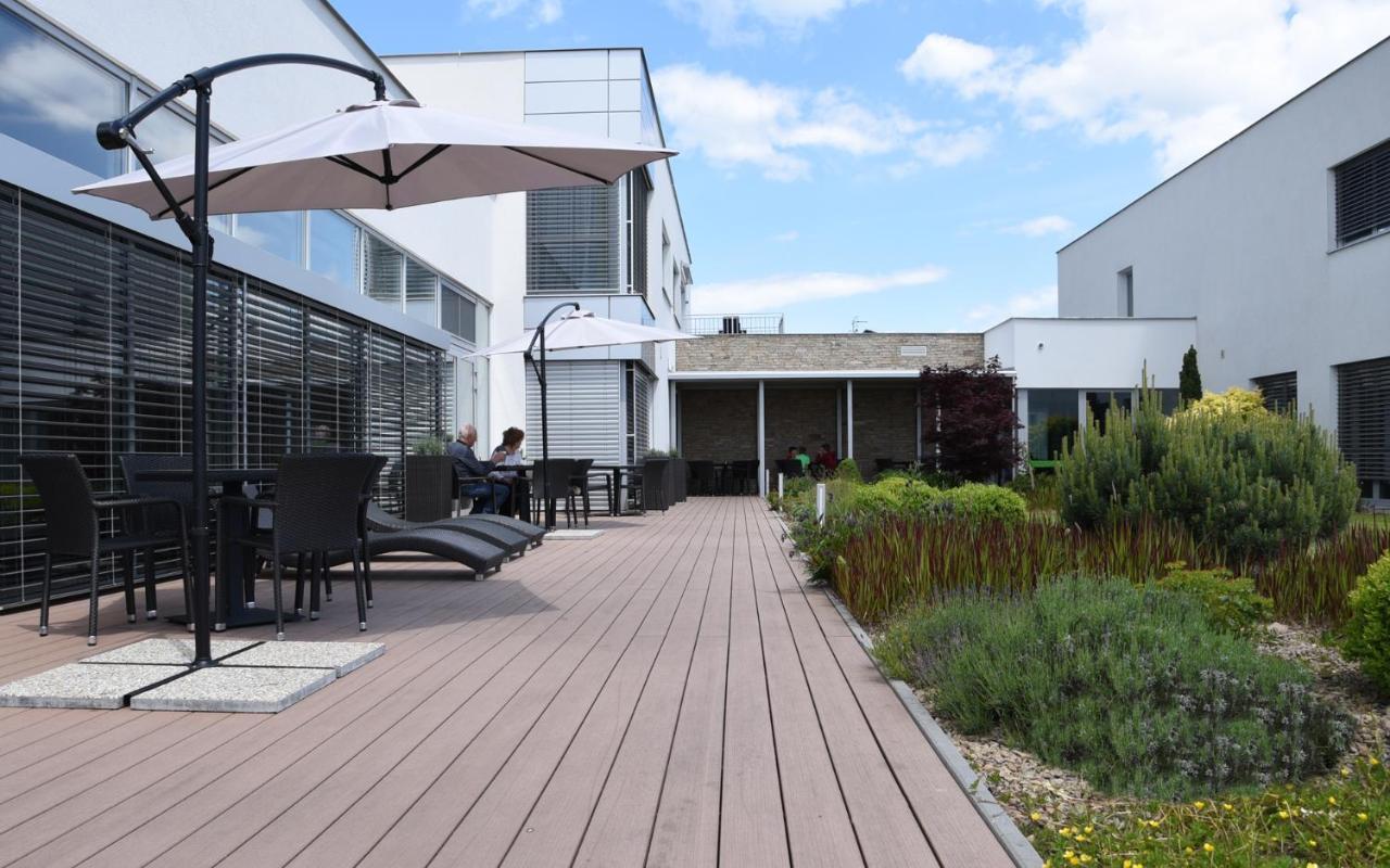 Hotel Harmony Medical & Wellness-Free Parking, 1,8Km From The Center Kromeriz Bagian luar foto