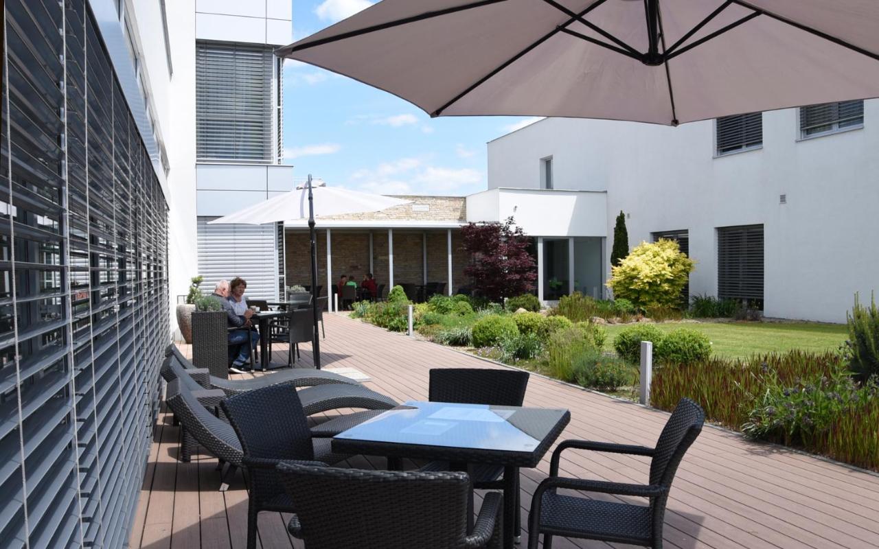 Hotel Harmony Medical & Wellness-Free Parking, 1,8Km From The Center Kromeriz Bagian luar foto