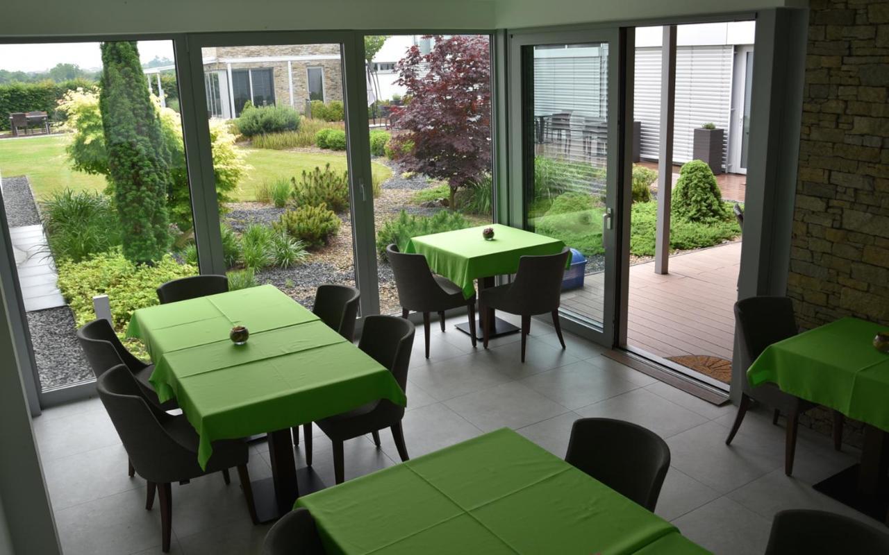 Hotel Harmony Medical & Wellness-Free Parking, 1,8Km From The Center Kromeriz Bagian luar foto