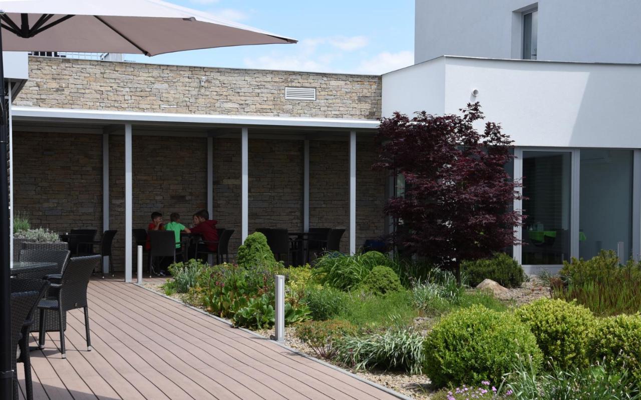 Hotel Harmony Medical & Wellness-Free Parking, 1,8Km From The Center Kromeriz Bagian luar foto