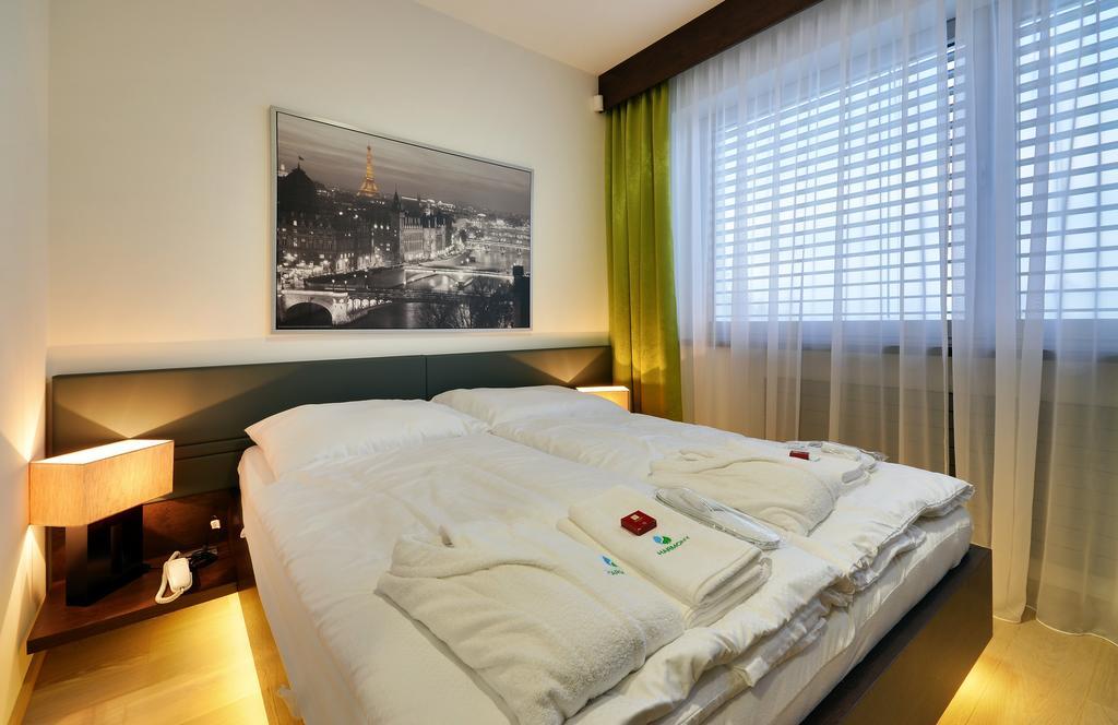 Hotel Harmony Medical & Wellness-Free Parking, 1,8Km From The Center Kromeriz Ruang foto