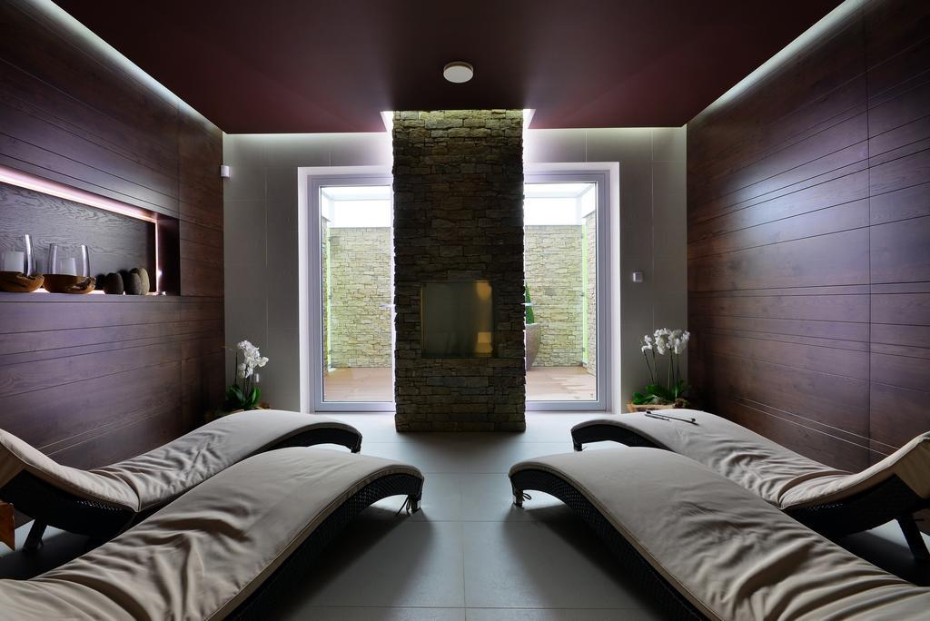 Hotel Harmony Medical & Wellness-Free Parking, 1,8Km From The Center Kromeriz Bagian luar foto