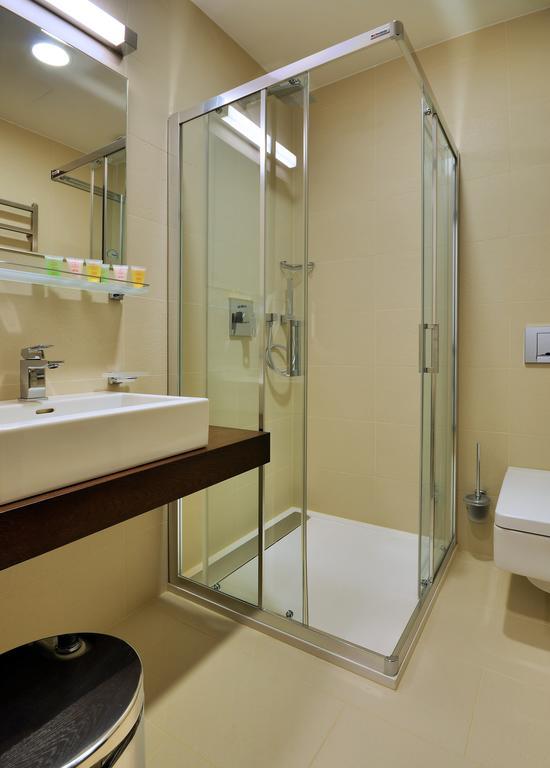 Hotel Harmony Medical & Wellness-Free Parking, 1,8Km From The Center Kromeriz Ruang foto
