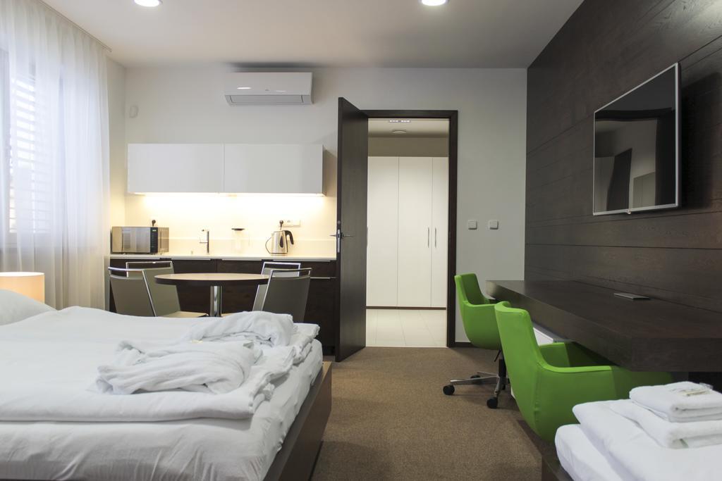 Hotel Harmony Medical & Wellness-Free Parking, 1,8Km From The Center Kromeriz Bagian luar foto