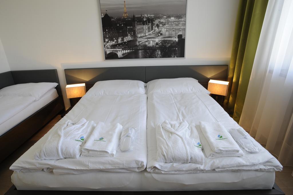 Hotel Harmony Medical & Wellness-Free Parking, 1,8Km From The Center Kromeriz Ruang foto