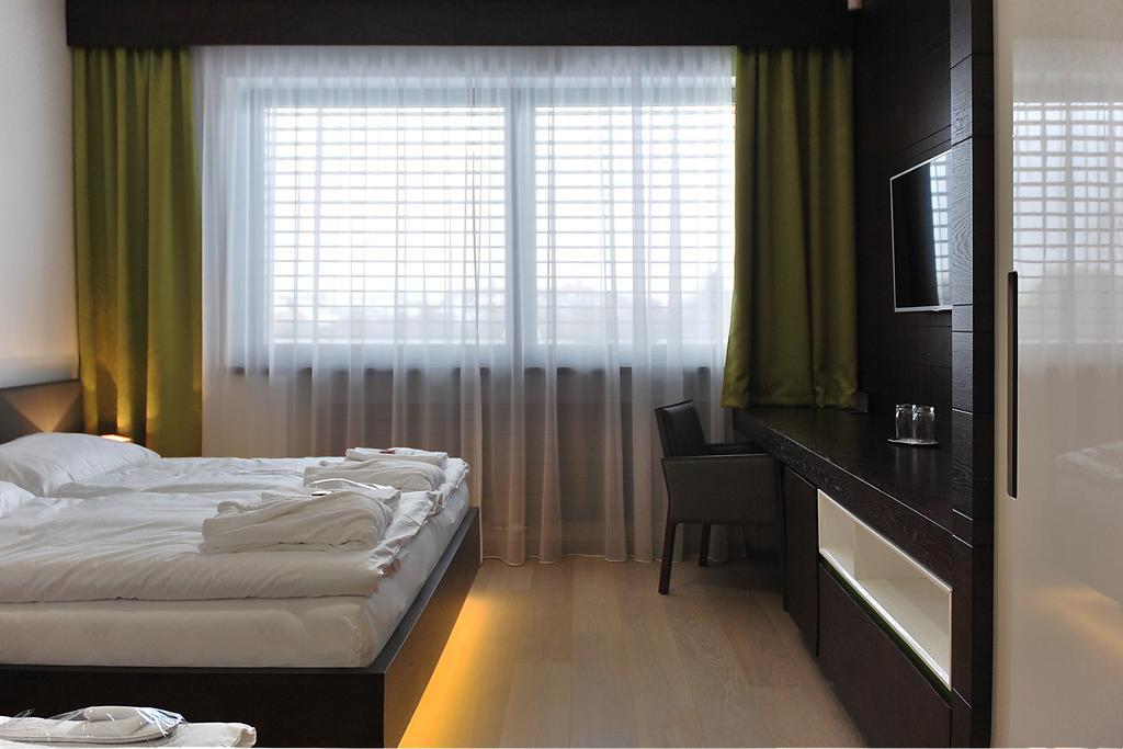 Hotel Harmony Medical & Wellness-Free Parking, 1,8Km From The Center Kromeriz Ruang foto