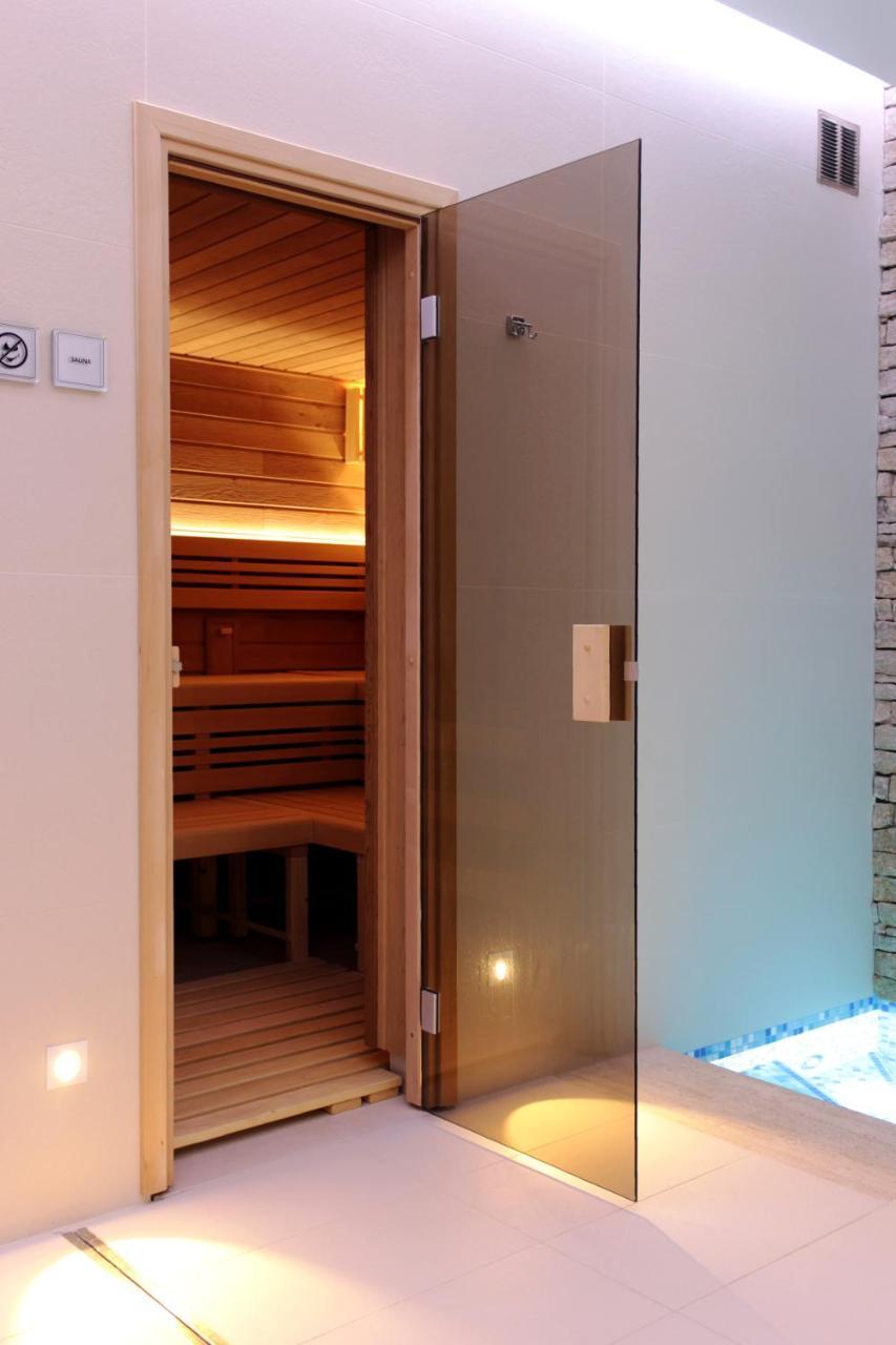 Hotel Harmony Medical & Wellness-Free Parking, 1,8Km From The Center Kromeriz Bagian luar foto