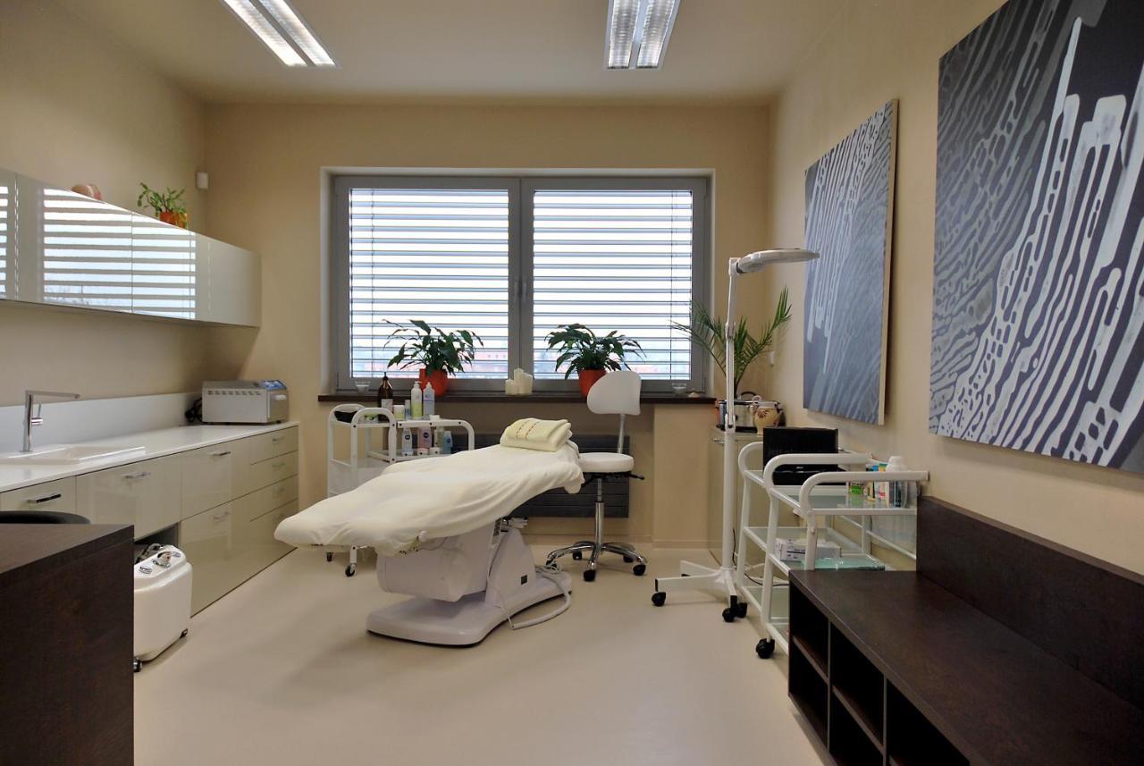 Hotel Harmony Medical & Wellness-Free Parking, 1,8Km From The Center Kromeriz Bagian luar foto